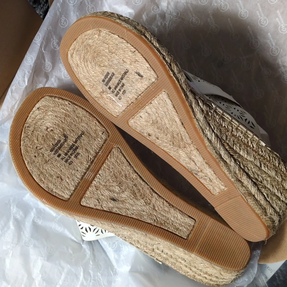 White Mountain Beaux Espadrilles White/Smooth Wedge Sandals Women's Size 9 NIB